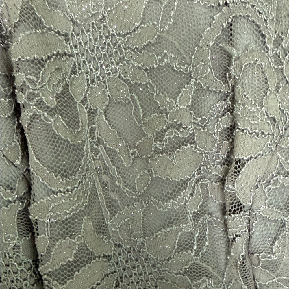 Chic Backless Lace Dress in Light Gray - Picture 4 of 4